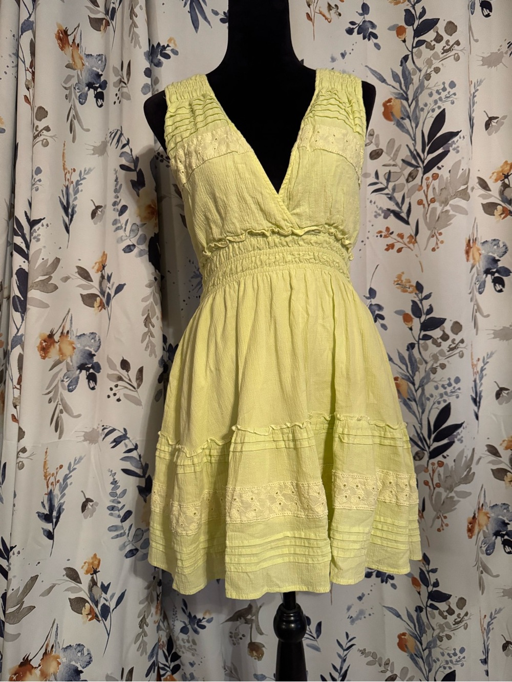 Together Light green Sleeveless V-Neck Mini Dress Size Medium B11